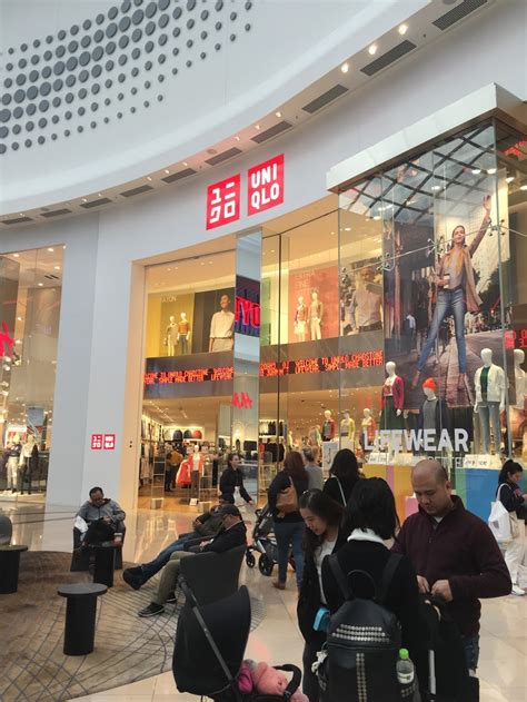 uniqlo chadstone live.